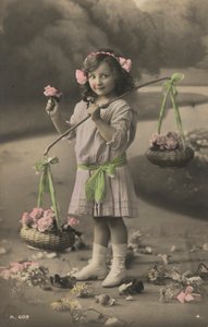 花籠を運ぶ少女の肖像（写真