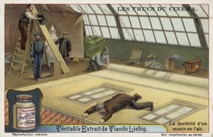 壁を登る男を撮影 作： European School