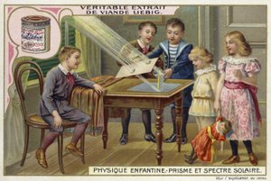 プリズムを使用して太陽光のスペクトルを示す 作： European School