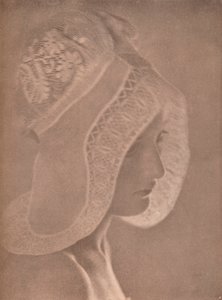 「少女の頭」、c1900。