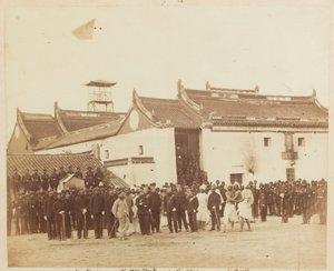 1860年に中国、寧波城のジョスハウスの外にあるボンベイの在宅第2歩兵連隊 作： Felice Beato