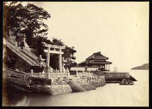 下関にある上浜陽神社の入り口 作： Felice Beato