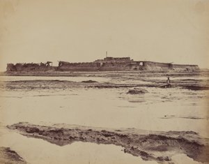 1860 年 8 月 21 日、英語とフランス語の入り口を示すペイホ川の北タク砦の外観 作： Felice Beato