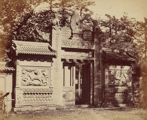 1860 年 10 月、ペキン近郊の墓所の外観 作： Felice Beato