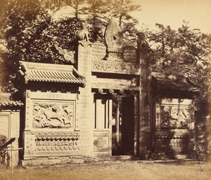 1860年10月、ペキン近くの墓庫の外観 作： Felice Beato