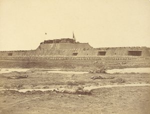 占領後の北要塞の後部、中国軍の撤退を示す 作： Felice Beato