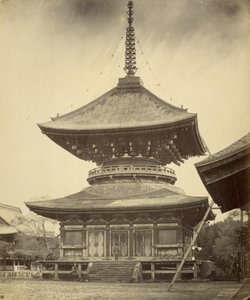 鎌倉八幡神社平屋建て 作： Felice Beato