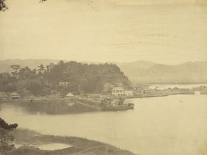 Tea House at Kanazawa, Hirakata Bay from Kyurantei 作： Felice Beato