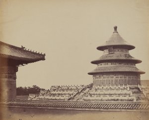 1860 年 10 月、中国のペキン市の聖職者が焼かれる場所から見た天壇 作： Felice Beato