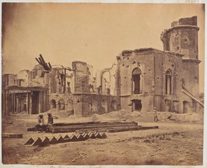 レジデンシーの正面、ラクナウ、1858 作： Felice Beato