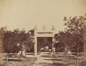 パリチアン近くの墓、1860 年 9 月 21 日の攻撃開始の場面 作： Felice Beato