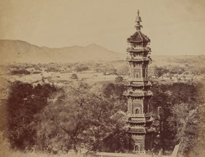 1860年10月、北京の頤和園の頤和園の眺め、燃える前のパゴダを示す
