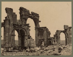 パルミラ、グレート・コロネードへの入り口 1875年頃（アルビネン・プリント 作： Félix Bonfils