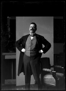 チャールズ・ヴィトゲンシュタイン（1847-1913）の写真 作： Ferdinand Schmutzer