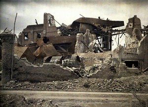 廃墟、アイヌ、フランス、1917年（オートクローム） 作： Fernand Cuville