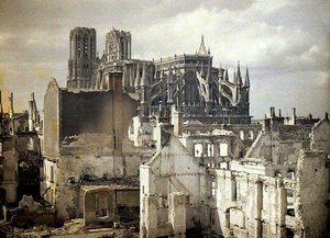大聖堂ノートルダムドランス、マルヌ、フランス、1917年（オートクローム） 作： Fernand Cuville