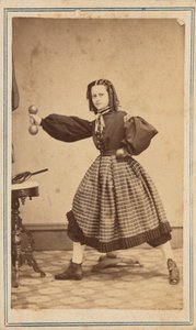 女性の肖像,c.1863-1864年（写真） 作： フェルナンド・デッサール