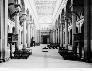 身廊の眺め、1425-46 作： Filippo Brunelleschi