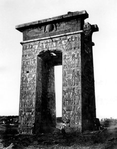 1878年、エジプト、ヌビアのカルナック北部への門 作： Félix Bonfils