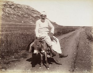 ハイファ周辺の農民の肖像。男はロバに乗っている 作： Félix Bonfils