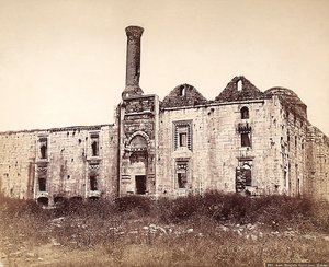 1330年にモスクに改造されたトルコ・エフェソスの聖ヨハネ・バシリカ 作： Félix Bonfils
