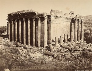 レバノンの古代シリア都市、ヘリオポリスまたはバールベックの考古学地区にあるバッカスの神殿