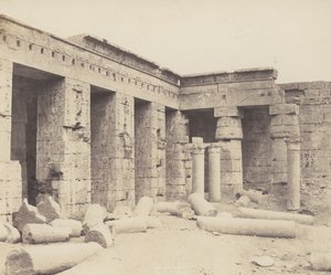 Medinet-Abu Thebes。 その後の構成 - 2 番目の裁判所、1851 年から 52 年、1853 年から 54 年に印刷。 作： Félix Teynard
