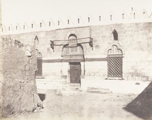 Souâdj、Mouràd-Bey の墓 - モスクへの入り口、1851-52 年、1853-54 年に印刷。 作： Félix Teynard