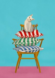 クッションの上の好奇心旺盛な猫 作： Flow Line