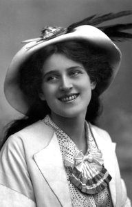 Zena Dare 1887-1975、イギリスの女優、1908年。 作： Foulsham and Banfield