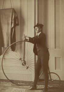 Talon sisällä Penny Farthing -pyörä, n. 1890 (seepiakuva) 作： Frances Benjamin Johnston