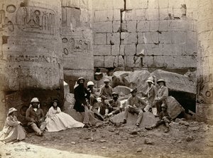 柱のホール、カルナック、テーベ、1862での集合写真