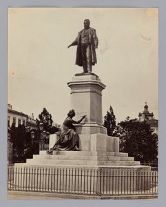 ミラノ。アントニオ・タンタルディーニ（1829-1879）とオドアルド・タバッキ（1831-1905）、イタリアの政治家・実業家カミッロ・ベンソ・カヴール伯爵の記念碑 作： フランシス・フリス