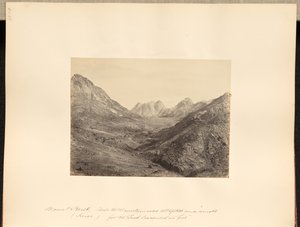 ホレブ山（シナイ）、「主が火の中に降られたので、山はすべて煙の上にあった」。 作： Francis Frith