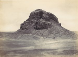 ダハシュールのピラミッド、カリフォルニア。 1857年。 作： Francis Frith
