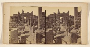 [手前の壁に彫刻が施された廃墟］。 作： Francis Frith