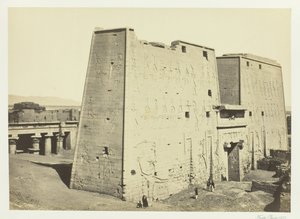 1857年、上エジプト、エドフーのグレート・パイロン。