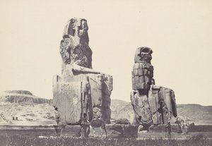 メムノンの像。 テーベの平原、1857年。 作： Francis Frith