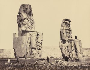 平原の彫像、テーベ、1858年。 作： Francis Frith