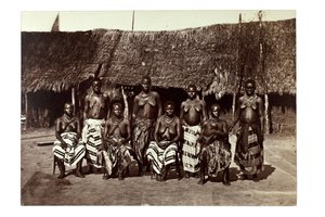 キングジョージの妻、オポボ、ナイジェリアのカラバルの近く、1870年頃（アルブメンプリント） 作： Francis W. Joaque