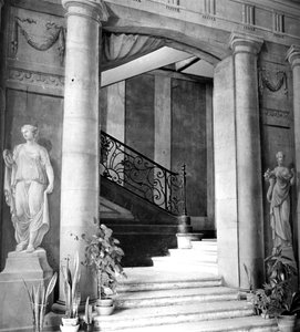 Neuilly-sur-SeineのFolie St.Jamesの前庭（モノクロ写真 作： Francois Joseph Belanger