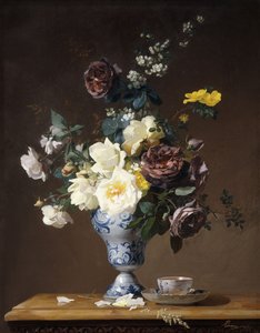 青と白の花瓶のバラと他の花と棚上の茶碗、1876