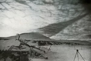 雲上のエレバス山の影、1913年9月、1913年