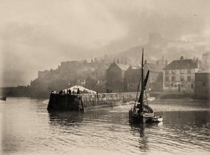 ノース・ヨークシャー、ウィットビーの港の眺め。1884年(写真) 作： Frank Meadow Sutcliffe