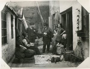 ウィットビーフィッシャーフォーク、1885年頃（卵白印刷） 作： Frank Meadow Sutcliffe