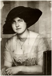 黒い帽子をかぶったメアリー、1915年。 作： Franz Stuck Ritter von