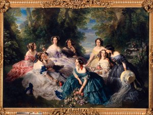 1855年、宮廷の貴婦人たちを囲むウジェニー（1826-1920）の姿。左下から右へ。エスリング王女、大奥様、ストーンズ男爵夫人、レゼイ・マルネジア子爵夫人（レゼイ・マルネジア）、モンテベロ侯爵夫人（ミス・ド・ヴィルヌーブ）。には 作： Franz Xaver Winterhalter