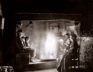 フィレンツェ近郊の農民一家、1900年頃（ガラス板） 作： Fratelli Alinari Fratelli Alinari