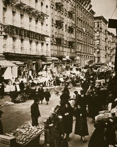 オーチャード ストリートのストリート マーケット、ローワー イースト サイド、ニューヨーク、アメリカ合衆国、1930 年代初頭 作： Frederick Bradley