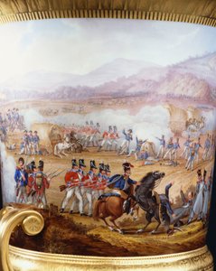 1817年にビトリアの戦いのシーンで描かれた、1817年に建てられたベルリンの金で挽いた細いカンパーナの花瓶とウェリントンサービスタイプの台座の詳細